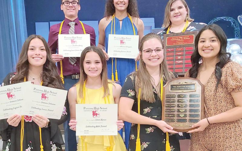 OUTSTANDING ACADEMICS HONOREES