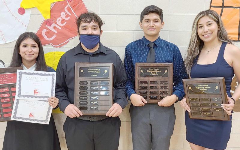 TENNIS TEAM SCORES AWARDS