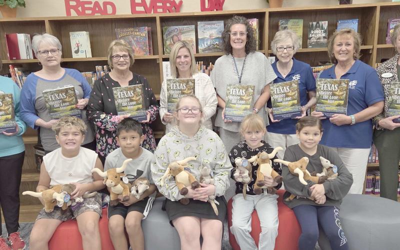 DAR DONATES BOOKS TO WILLIAMS CLASSES