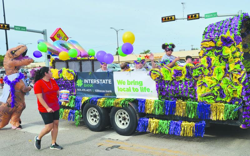 PARADE CHAMP - COMMERCIAL FLOAT