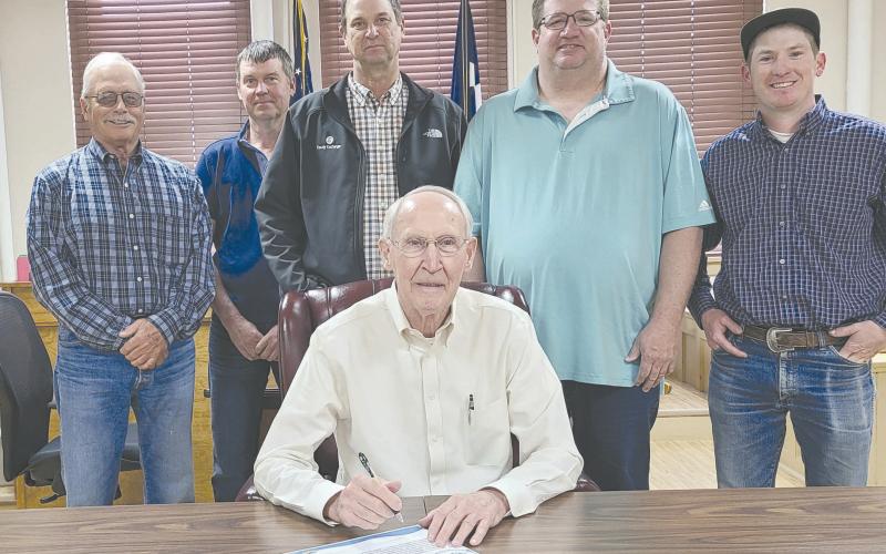 JUDGE SIGNS SOIL AND WATER STEWARDSHIP PROCLAMATION