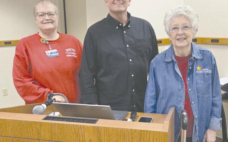 Kelly Nickel of Redding, CA was the latest speaker in the Leadership Perryton series. He spoke on “Small Things Make a Difference” at Frank Phillips College, Allen Campus last Thursday evening. The seminar was sponsored by Perryton National Bank and North Plains Electric Cooperative. Pictured are, from left: Leadership Perryton planning committee member Jamie Bentley, Nickel, and committee member Cynthia Shattles.