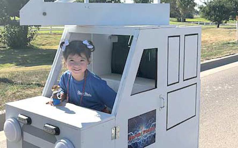 PARADE CHAMP NON-PROFIT FLOAT– Perryton’s Wheatheart of the Nation Celebration parade brought thousands of viewers out to enjoy the show on Saturday, Aug. 24. The winner of the Non-Profit division of parade entries was the float for North Plains Electric Coop, featuring the mini bucket truck driven by Evie Peregrino, age 3.