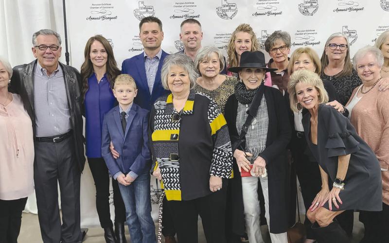 PIONEER AWARD PRESENTED AT CHAMBER BANQUET