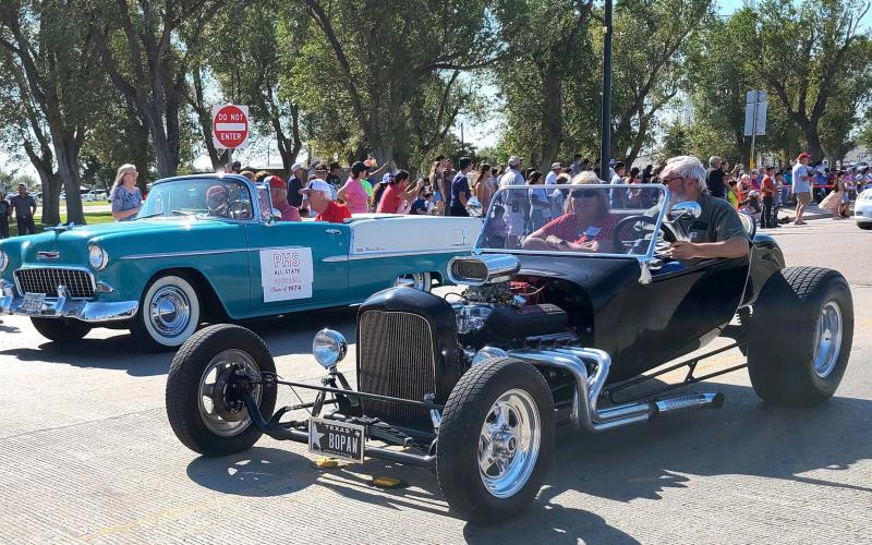 – The annual Wheatheart of the Nation Celebration parade attracted thousands of Ochiltree County residents on Saturday, Aug. 24. The winner of the Automotive category was Perryton High School’s Class of 1974.