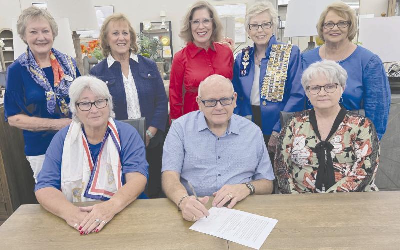MAYOR SIGNS PROCLAMATION FOR CONSTITUTION