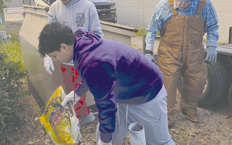 More than 120 volunteers turned out last Saturday for Perryton Cares, a community clean-up day. The volunteers focused much of their efforts on sprucing up the city’s alleys, carting off tree limbs, metal, and trash, as well as working to clean out excess vegetation growth in the area behind the city swimming pool. Volunteers came from civic groups all over the community, including the