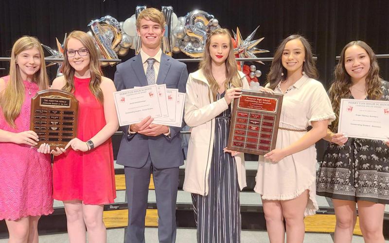 OUTSTANDING ACADEMICS HONOREES