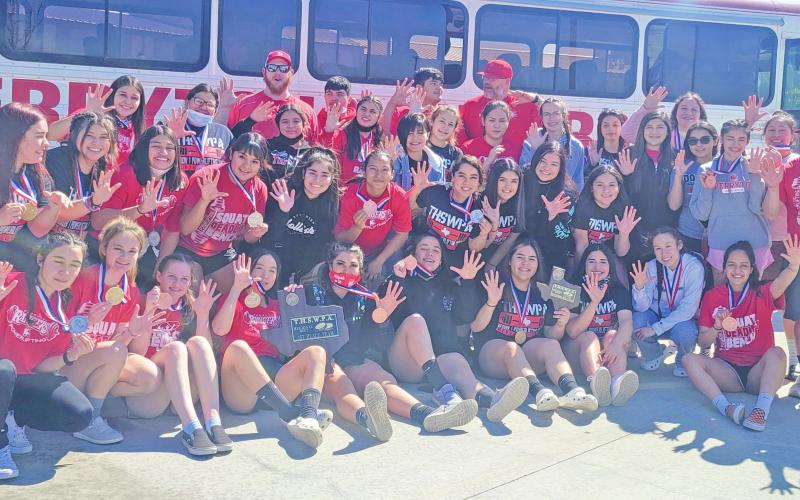 Rangerettes qualify 14 for state powerlifting meet