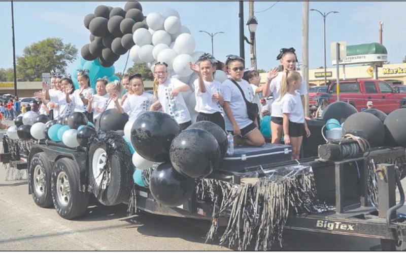 PARADE CHAMP - COMMERCIAL FLOAT