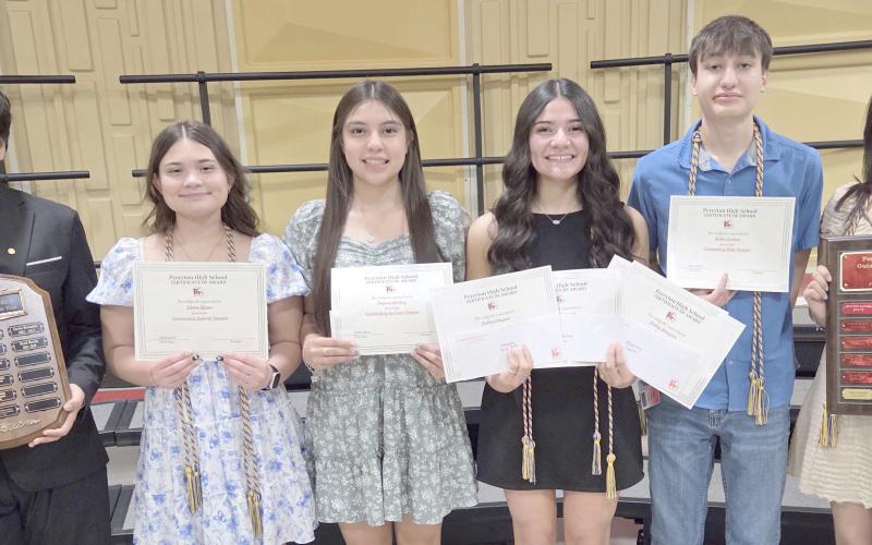 OUTSTANDING ACADEMICS HONOREES