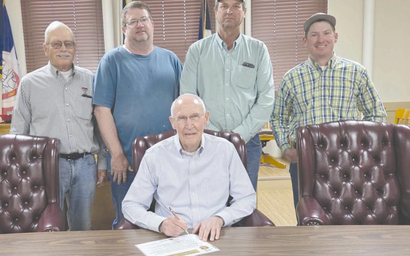 JUDGE SIGNS SOIL AND WATER STEWARDSHIP PROCLAMATION