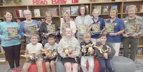 DAR DONATES BOOKS TO WILLIAMS CLASSES