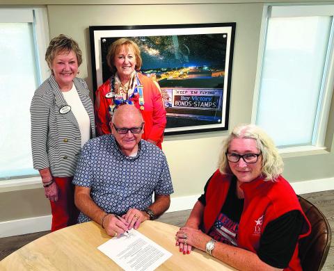 MAYOR SIGNS CONSTITUTION WEEK PROCLAMATION