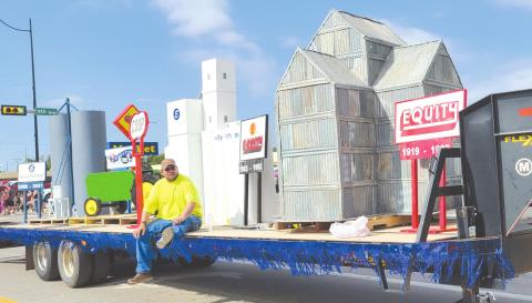 PARADE CHAMP - COMMERCIAL FLOAT