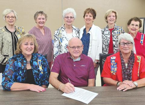CONSTITUTION WEEK SET FOR SEPT. 17-23 Perryton Mayor Kerry Symons signed a proclamation last week recognizing the local Wolf Creek chapter of the Daughters of the American Revolution and Constitution Week, which runs from Sept. 17-23. Pictured from left, front row, are: Regent Sherrie Rima, Mayor Kerry Symons, and Debra Dye, chapter chair for Constitution Week; second row: Barbara Johnson, Cynthia Symons, Roberta Christian, Donna Mann, Ann Haley, and Anna Lee Barton.