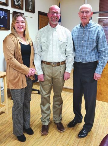 NEW J-P SWORN IN Ochiltree County’s new Justice of the Peace, William “Bucky” Goldsberry, was offi cially sworn in on Monday morning, just after the meeting of the Ochiltree County Commissioners. Pictured from left are Goldberry’s clerk, Katie Davenport, Goldsberry, and Ochiltree County Judge Charles Kelly.
