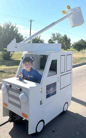 PARADE CHAMP NON-PROFIT FLOAT– Perryton’s Wheatheart of the Nation Celebration parade brought thousands of viewers out to enjoy the show on Saturday, Aug. 24. The winner of the Non-Profit division of parade entries was the float for North Plains Electric Coop, featuring the mini bucket truck driven by Evie Peregrino, age 3.