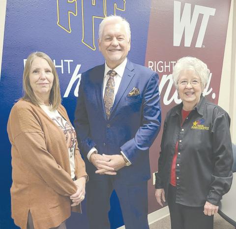 Steve Gilliland of Mocksville, NC was the latest speaker in the Leadership Perryton series. He spoke on “It Is What You Make It” at Frank Phillips College, Allen Campus on Thursday evening. The seminar was sponsored by Perryton National Bank and Lemon, Shearer, Phillips and Good. Pictured are, from left, Leadership Perryton planning committee member Stacey Bable, Gilliland, and committee member Cynthia Shattles.