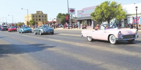 PARADE CHAMP – NON-CLASSIC AUTO
