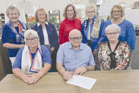 MAYOR SIGNS PROCLAMATION FOR CONSTITUTION