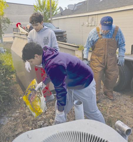 More than 120 volunteers turned out last Saturday for Perryton Cares, a community clean-up day. The volunteers focused much of their efforts on sprucing up the city’s alleys, carting off tree limbs, metal, and trash, as well as working to clean out excess vegetation growth in the area behind the city swimming pool. Volunteers came from civic groups all over the community, including the