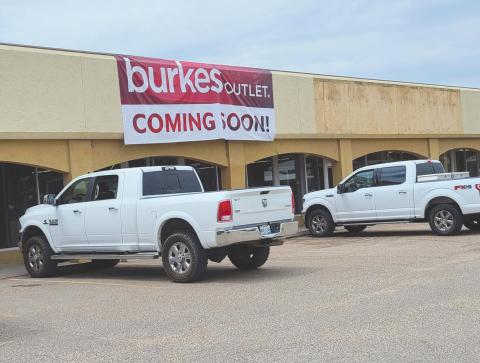 BURKES OUTLET TO OPEN IN BEALLS BUILDING