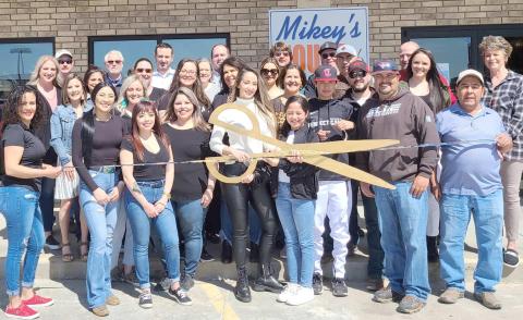 RIBBON CUTTING AT MIKEY’S LIQUOR