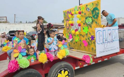 SECOND PLACE COMMERCIAL— It seems like everyone turned out to watch last Saturday’s Wheatheart of the Nation Celebration parade down Main Street. Glam Studio took home the second place prize in the Commercial Float category.