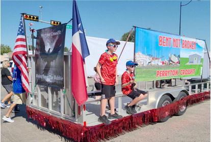 JUDGES’CHOICEAWARD— The annual Wheatheart of the Nation Celebration parade attracted residents from all over Ochiltree County on Saturday, Aug. 19 to enjoy the festivities. The winner of the Judges’ Choice Award was the float for Perryton CrossFit.