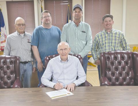 JUDGE SIGNS SOIL AND WATER STEWARDSHIP PROCLAMATION