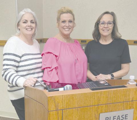 Julie Burch of Dallas was the latest speaker in the Leadership Perryton series. She spoke on “Exceptional Customer Service!” at Frank Phillips College, Allen Campus last Thursday evening. The seminar was sponsored by Panhandle First Bank and Alpar Energy. Pictured are, from left, Leadership Perryton planning committee member Angela Petersen, Burch, and committee member Rhonda Appelhans.