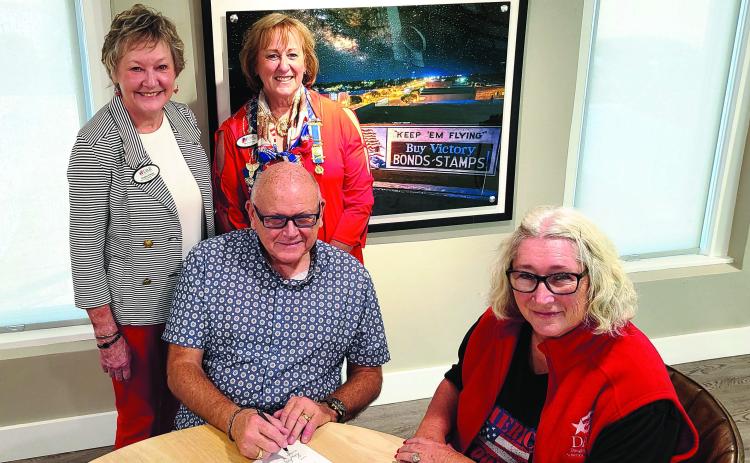 MAYOR SIGNS CONSTITUTION WEEK PROCLAMATION