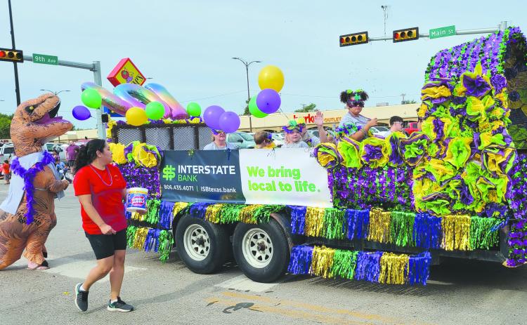 PARADE CHAMP - COMMERCIAL FLOAT