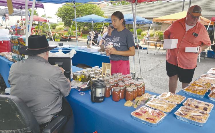 Local county residents are turning out for the Ochiltree County Farmers Market every Saturday for their pick of farm-fresh vegetables, homemade bread and pastries, and handmade crafts and quilts. The Farmers Market will be open in the Perryton National Bank parking lot from 8 a.m. to 1 p.m. every Saturday through mid-September.