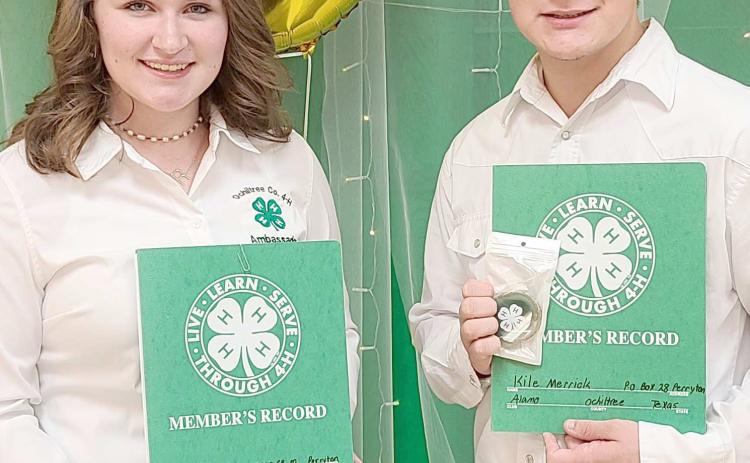 RECORD BOOKAWARDS— Ochiltree County 4-H’s annual awards ceremony was held Oct. 9 at the Expo Center. Awards were presented for record books by 4-H members. The award is given to every 4-H member who completes a record book of their experiences in 4-H. Members who completed record books included, from left, Rylan Oquin and Kile Merrick.