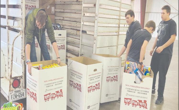 Toys For Tots volunteers were hard at work last week getting toys ready for distribution. The annual tradition focuses on making sure that children in Ochiltree County are able to get toys and gifts for the holiday season. Volunteers worked Thursday evening to unload hundreds of toys and get them organized at the Ochiltree County Expo Center, with distribution happening over the weekend.
