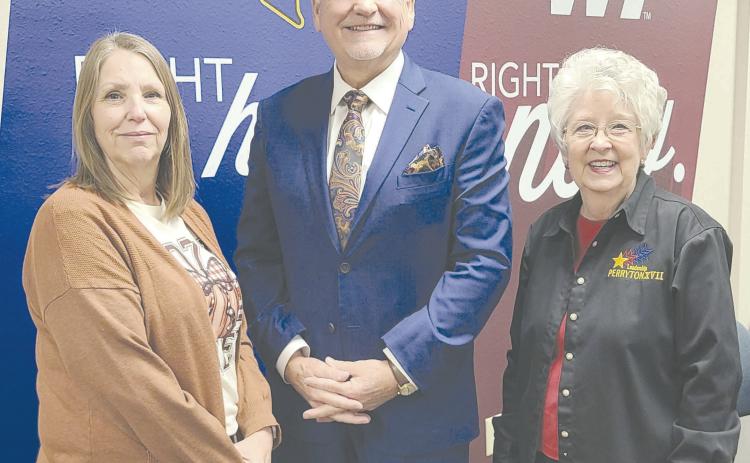 Steve Gilliland of Mocksville, NC was the latest speaker in the Leadership Perryton series. He spoke on “It Is What You Make It” at Frank Phillips College, Allen Campus on Thursday evening. The seminar was sponsored by Perryton National Bank and Lemon, Shearer, Phillips and Good. Pictured are, from left, Leadership Perryton planning committee member Stacey Bable, Gilliland, and committee member Cynthia Shattles.