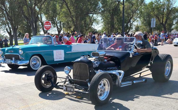 – The annual Wheatheart of the Nation Celebration parade attracted thousands of Ochiltree County residents on Saturday, Aug. 24. The winner of the Automotive category was Perryton High School’s Class of 1974.