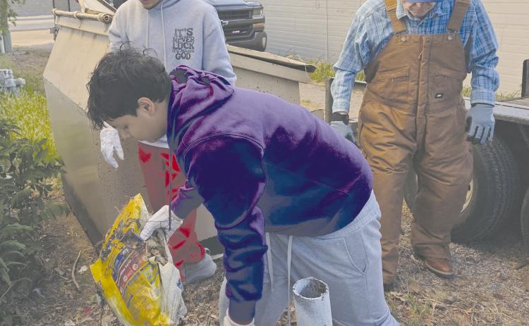More than 120 volunteers turned out last Saturday for Perryton Cares, a community clean-up day. The volunteers focused much of their efforts on sprucing up the city’s alleys, carting off tree limbs, metal, and trash, as well as working to clean out excess vegetation growth in the area behind the city swimming pool. Volunteers came from civic groups all over the community, including the