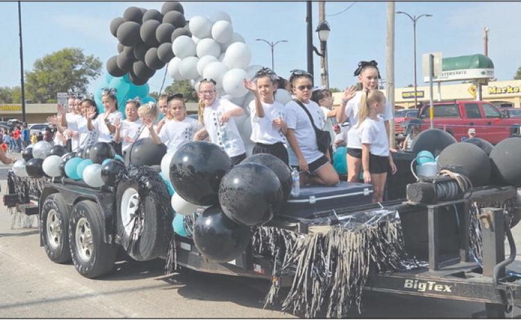 PARADE CHAMP - COMMERCIAL FLOAT