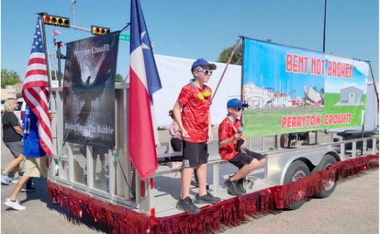 JUDGES’CHOICEAWARD— The annual Wheatheart of the Nation Celebration parade attracted residents from all over Ochiltree County on Saturday, Aug. 19 to enjoy the festivities. The winner of the Judges’ Choice Award was the float for Perryton CrossFit.