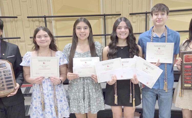 OUTSTANDING ACADEMICS HONOREES